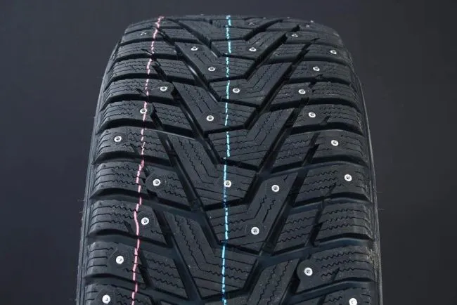 Hankook Winter i*pike X W429A ( 245/75 R16 111T 4PR bespiked SBL )